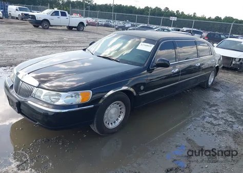 2000 Lincoln Town Car Signature из США, поврежденный, VIN 1L1FM81W4YY903827